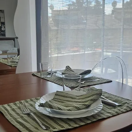 Dg Busto Apartmán *